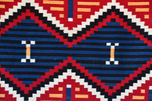 Manta Navajo Weaving : Elsie Bia : 3436 : 30" x 48" (2'6" x 4')